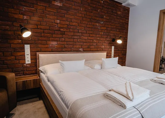 Garni Dock Hotell 3*