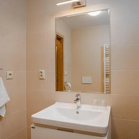 Ξενοδοχείο Garni Dock 3*